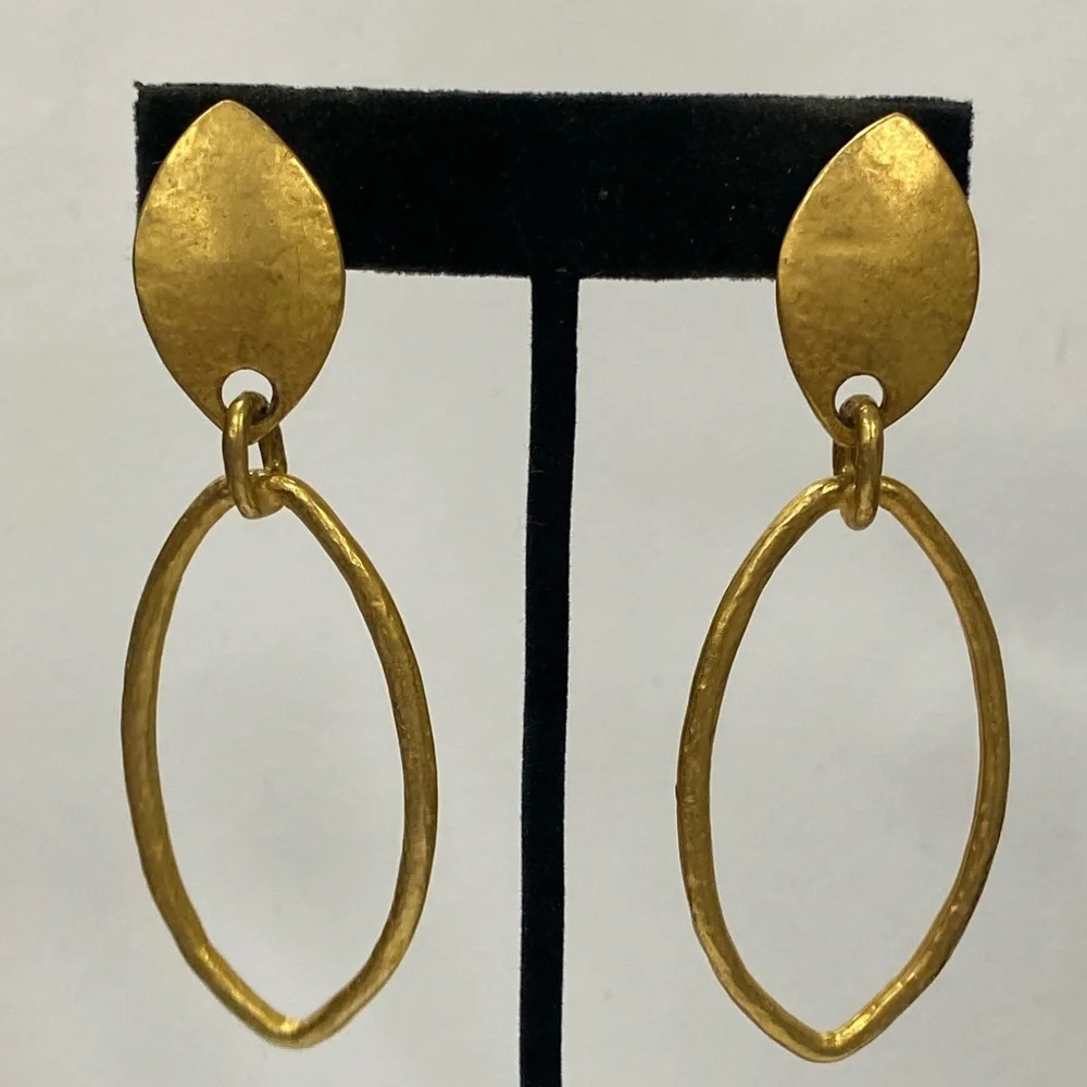 BRUSHED GOLD PIERCED EARRINGS. VINTAGE 80's.